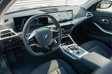 BMW Série 3 Touring 330e — photo 19