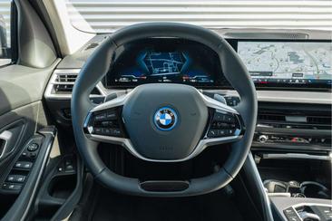 BMW Série 3 Touring 330e — photo 29