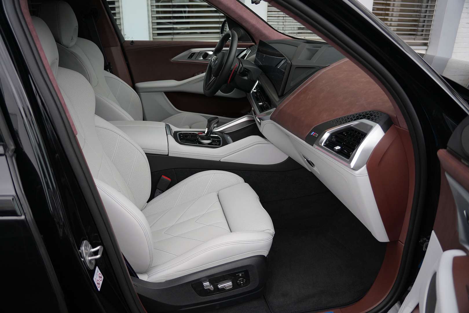 BMW XM Black Edition Électrique - 2023 - Joinsteer - #2