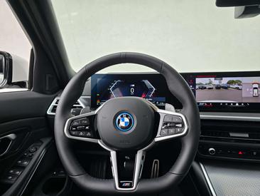 BMW Série 3 Touring 330e — photo 15