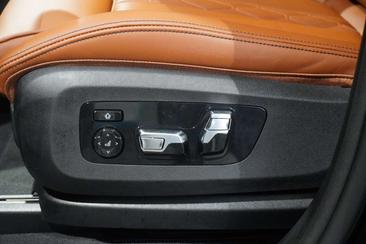 BMW X7 XDrive40i — photo 30