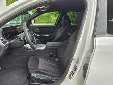 BMW Série 3 Touring 330e — photo 24