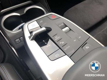 BMW IX2 M Sport 30 — photo 24