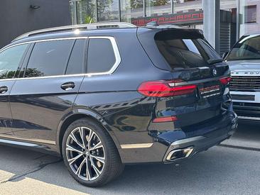 BMW X7 M50i — photo 10