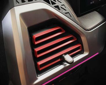 BMW XM RED LABEL — photo 10