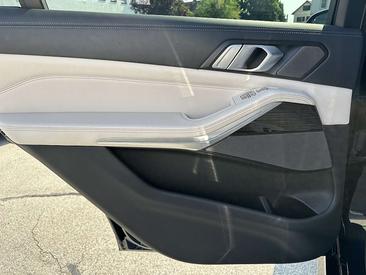 BMW X7 M50i — photo 21