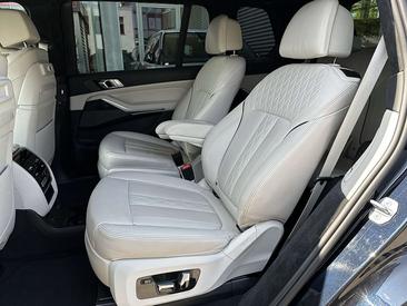 BMW X7 M50i — photo 22