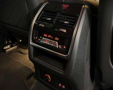 BMW XM RED LABEL — photo 18