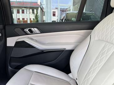 BMW X7 M50i — photo 23