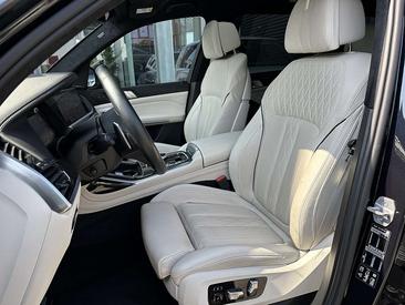 BMW X7 M50i — photo 27