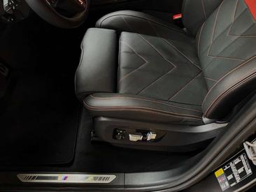 BMW XM RED LABEL — photo 24