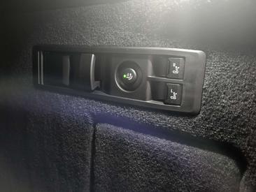 BMW IX M60 — photo 17