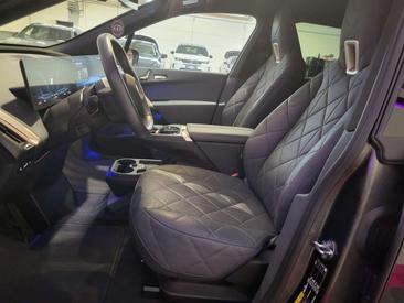 BMW IX M60 — photo 22