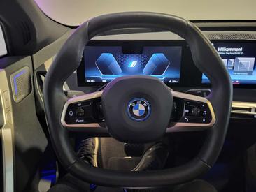 BMW IX M60 — photo 29
