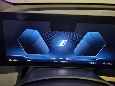BMW IX M60 — photo 30