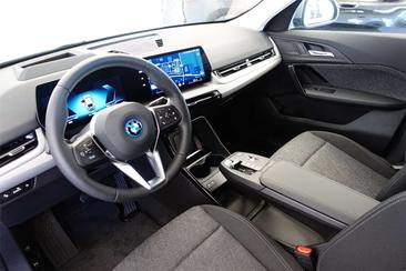 BMW IX2 EDrive20 — photo 8
