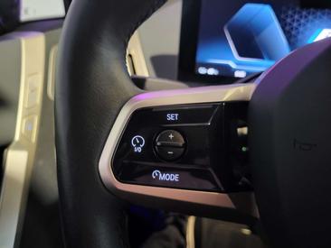 BMW IX M60 — photo 31