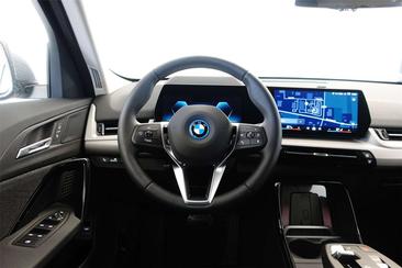 BMW IX2 EDrive20 — photo 13