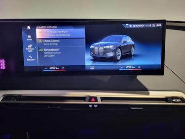 BMW IX M60 — photo 38