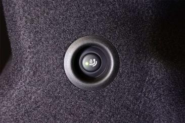 BMW IX2 EDrive20 — photo 21