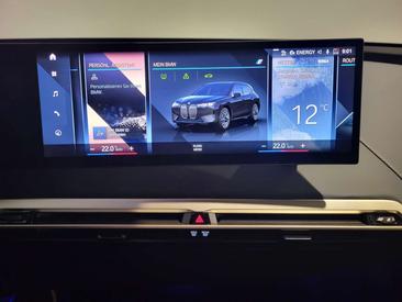 BMW IX M60 — photo 41