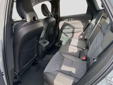 Volvo XC60 B5 Essential — photo 8