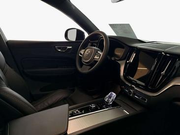 Volvo XC60 B5 Plus — photo 10