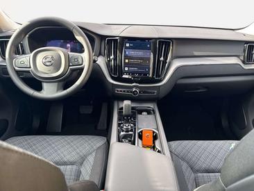 Volvo XC60 B5 Essential — photo 9