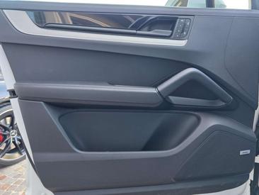 Porsche Cayenne III E-Hybrid Coupé — photo 9