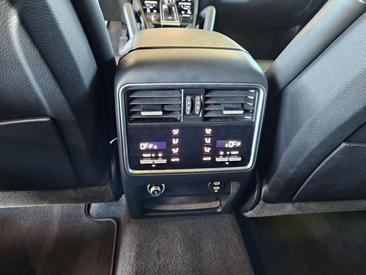 Porsche Cayenne III Platinum Edition E-Hybrid — photo 17