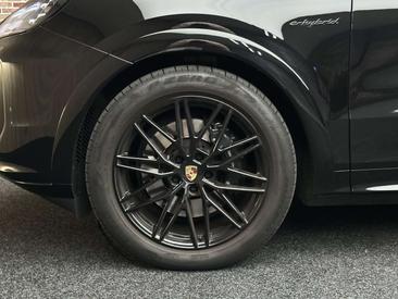 Porsche Cayenne III E-Hybrid Coupé — photo 36
