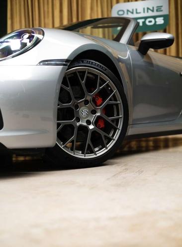 Porsche 992 I Carrera 4S Cabriolet — photo 3