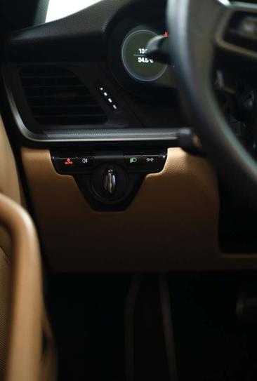Porsche 992 I Carrera 4S Cabriolet — photo 11