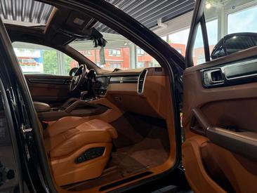 Porsche Cayenne III GTS Coupé — photo 22