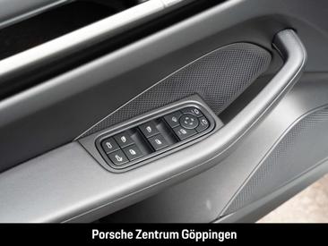 Porsche Macan Electrique Crossover 4 — photo 15