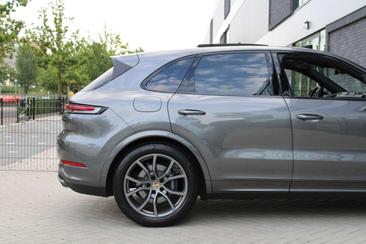 Porsche Cayenne III E-Hybrid Coupé — photo 18