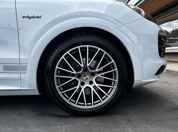Porsche Cayenne III E-Hybrid Coupé — photo 10