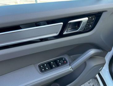 Porsche Cayenne III E-Hybrid Coupé — photo 37