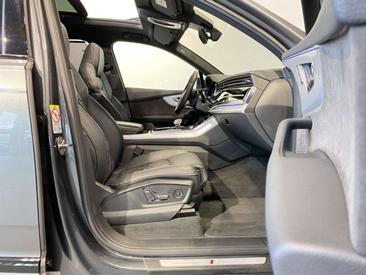 Audi Q7 60 TFSi E S Line — photo 24