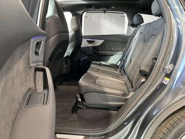 Audi Q7 60 TFSi E S Line — photo 25