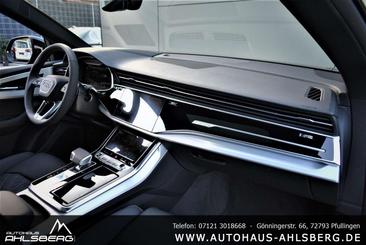 Audi Q8 S Line — photo 12