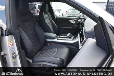 Audi Q8 S Line — photo 13