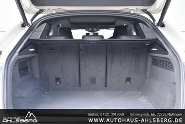Audi Q8 S Line — photo 23