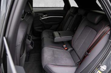 Audi Q8 55 Quattro S Line Edition — photo 11