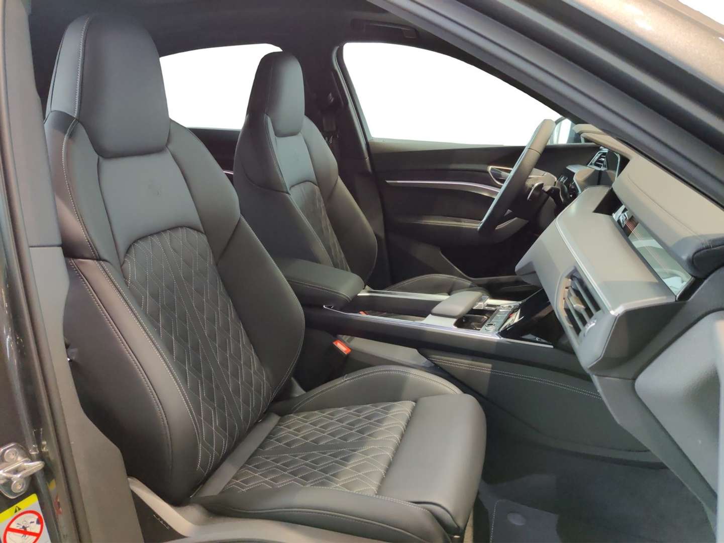 Audi Q8 Sportback 55 E-tron Quattro S Line - 2025 - Joinsteer - #6