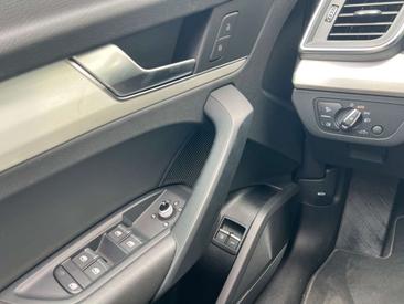 Audi Q5 55 TFSI E S Line — photo 10