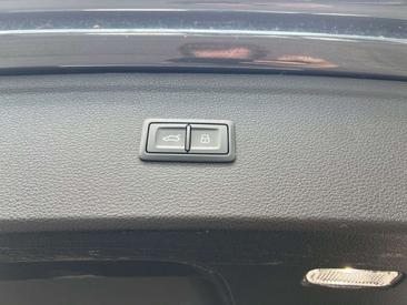 Audi Q5 55 TFSI E S Line — photo 14