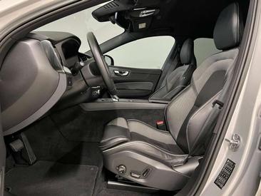 Volvo XC60 Plus — photo 6