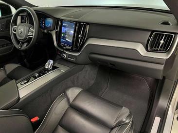 Volvo XC60 Plus — photo 11