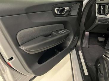 Volvo XC60 Plus — photo 12
